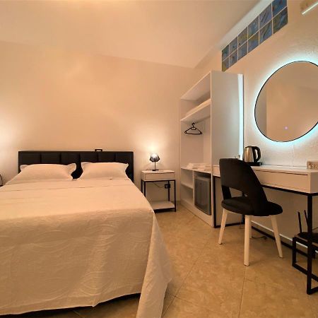 The White Corner Apartment Durres Bagian luar foto