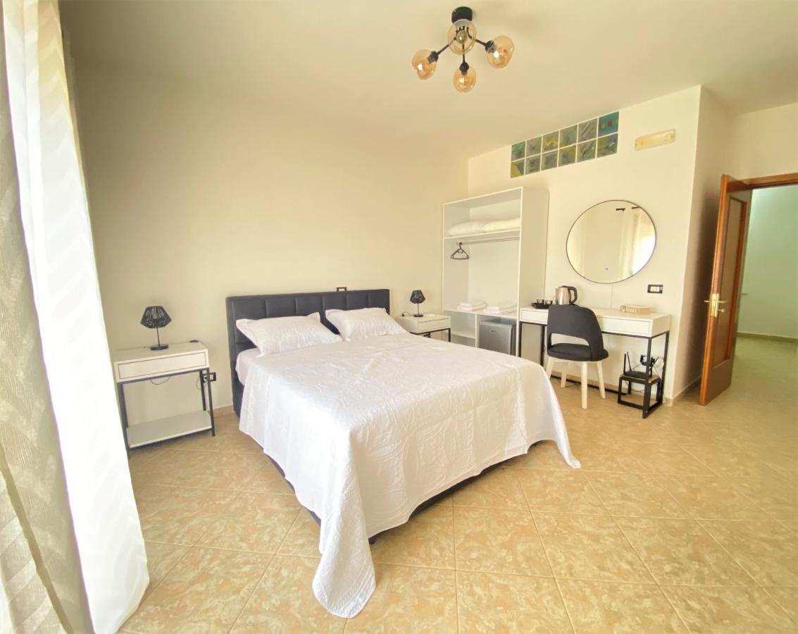 The White Corner Apartment Durres Bagian luar foto